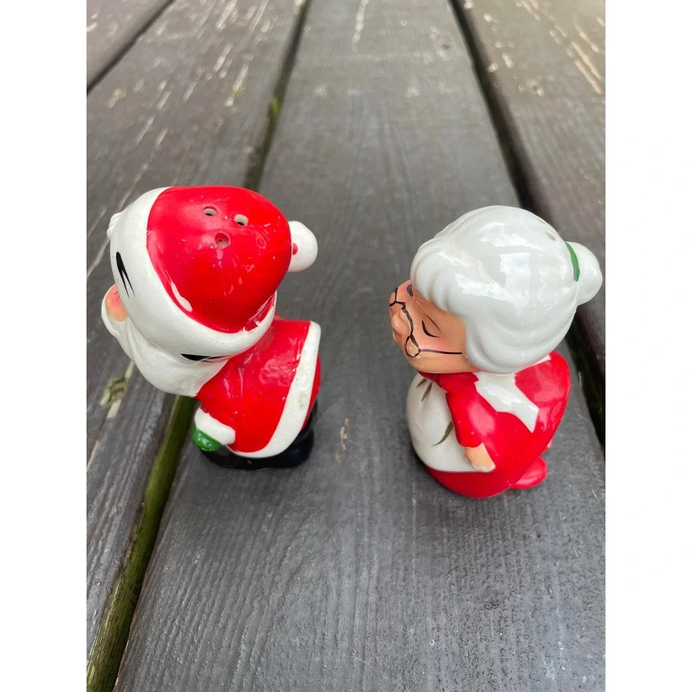 Vintage Kissing Santa and Mrs Claus Salt and Pepper Shakers Set Made in Japan